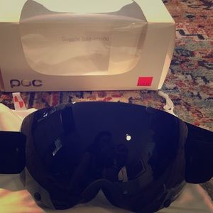 Lobe All Black snow goggles.